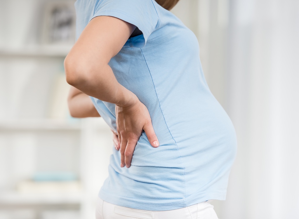 Schwangerschaft und rheumatoide Arthritis Nahaufnahme der schwangeren Frau
